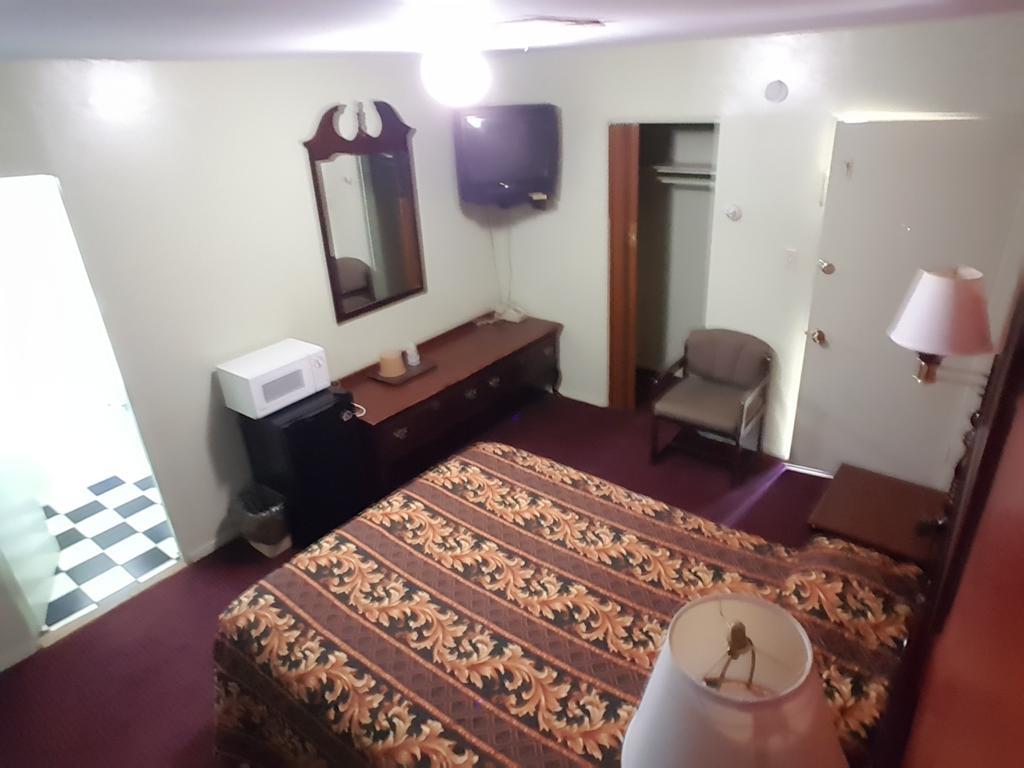 Travelers Motel Elko Room photo
